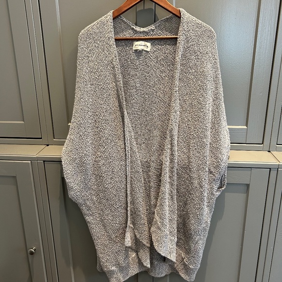 Aritzia - Community  Cardigan - Picture 1 of 2